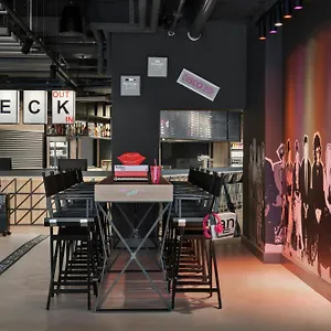 Moxy Отель Дюссельдорф