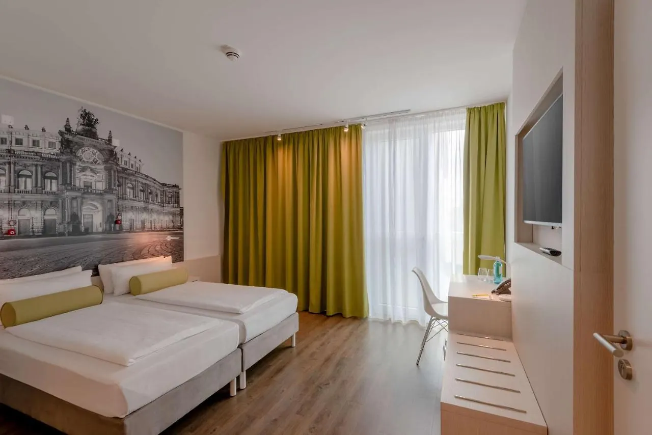 Super 8 By Wyndham Dresden Otel