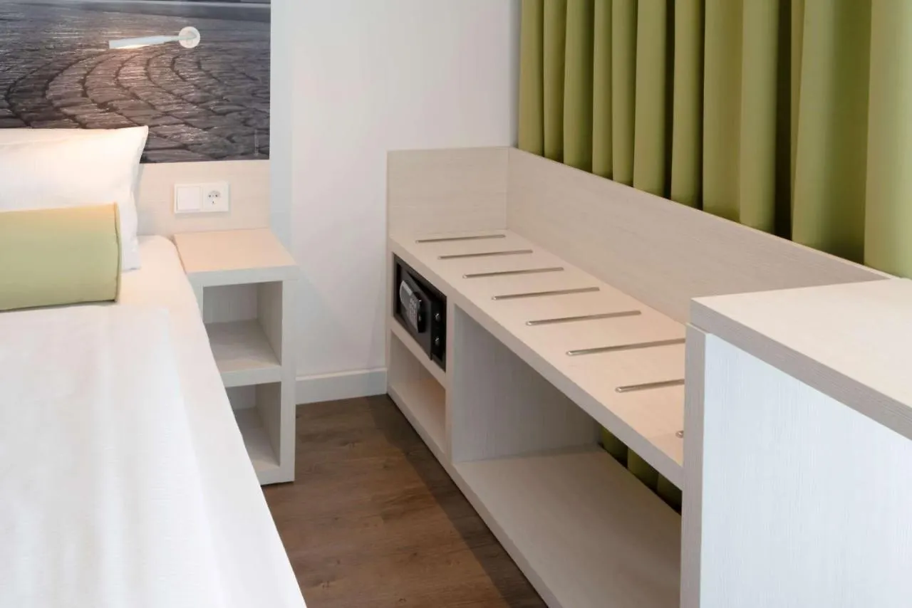 Super 8 By Wyndham Dresden Otel