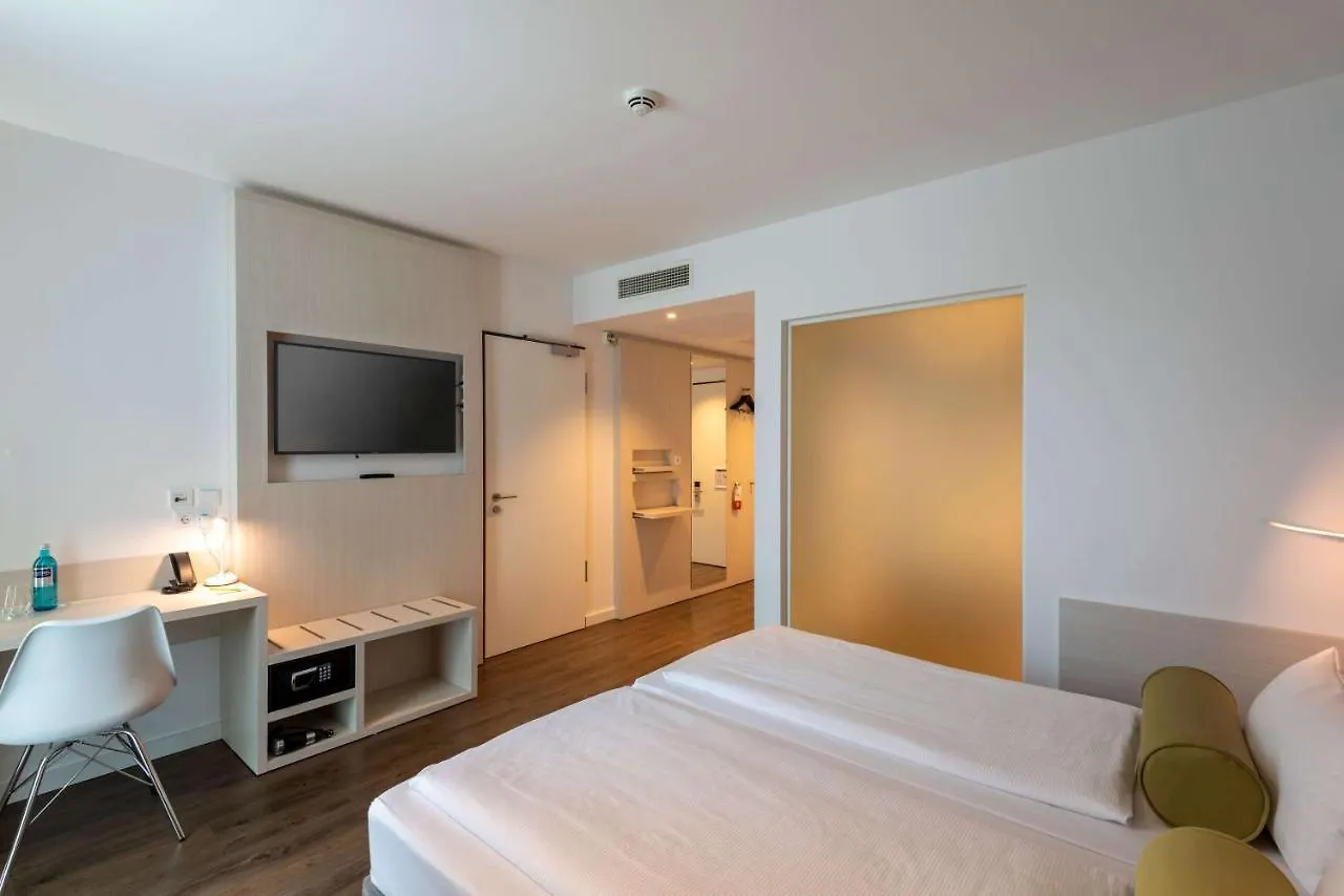 Super 8 By Wyndham Dresden Otel 3*,  Almanya