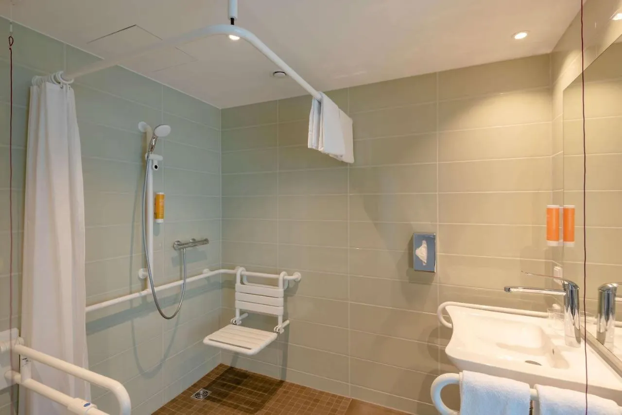 Super 8 By Wyndham Dresden Otel