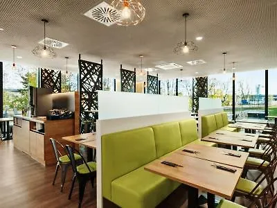 Super 8 By Wyndham Dresden Otel 3*,