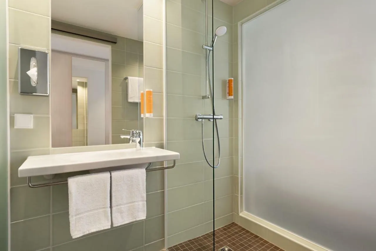 Super 8 By Wyndham Dresden Otel