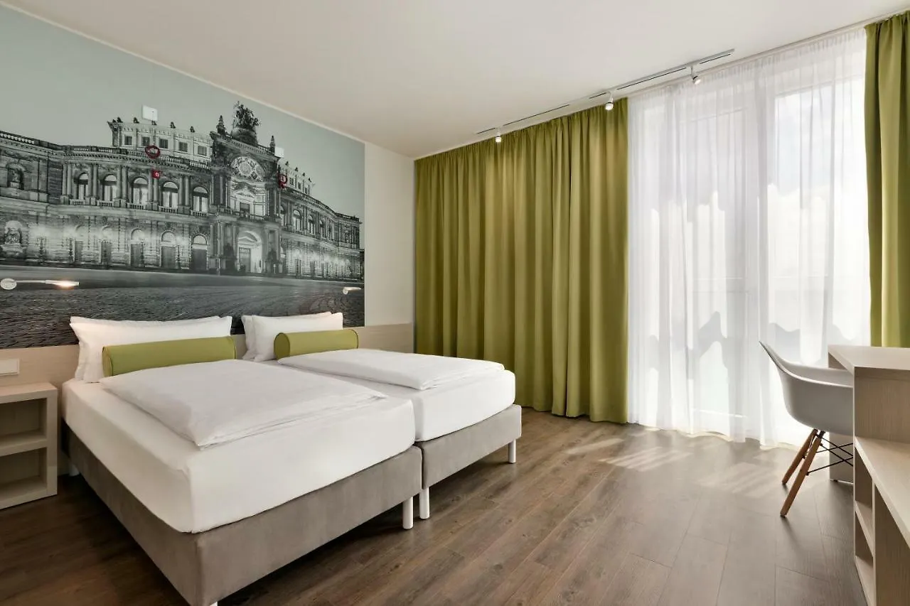 ***  Super 8 By Wyndham Dresden Otel Almanya