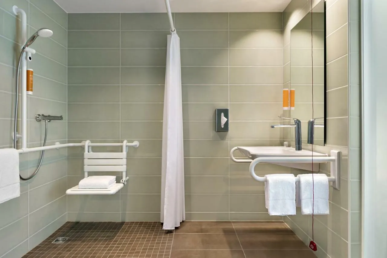 ***  Super 8 By Wyndham Dresden Otel Almanya