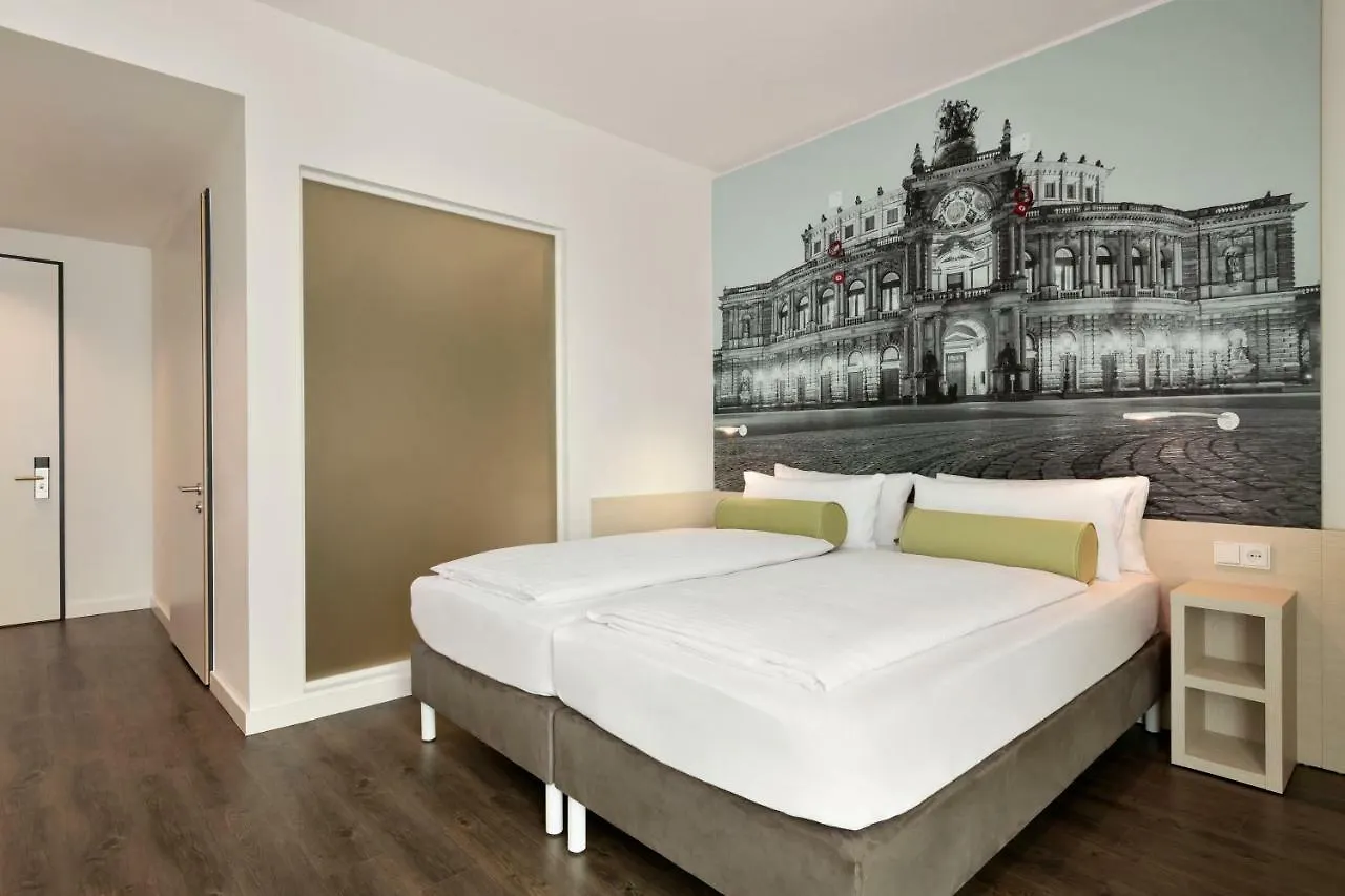 Super 8 By Wyndham Dresden Otel