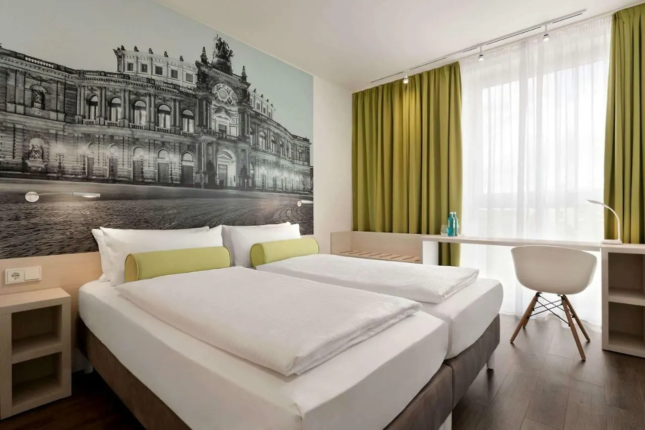 ***  Super 8 By Wyndham Dresden Otel Almanya