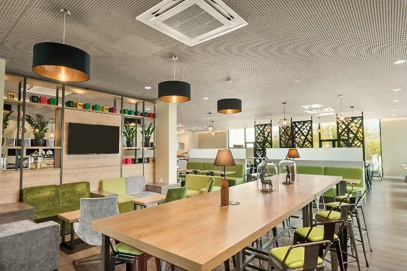 Super 8 By Wyndham Dresden Otel