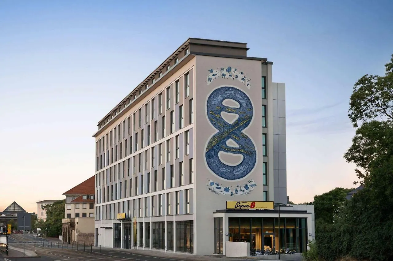 Super 8 By Wyndham Dresden Hotel