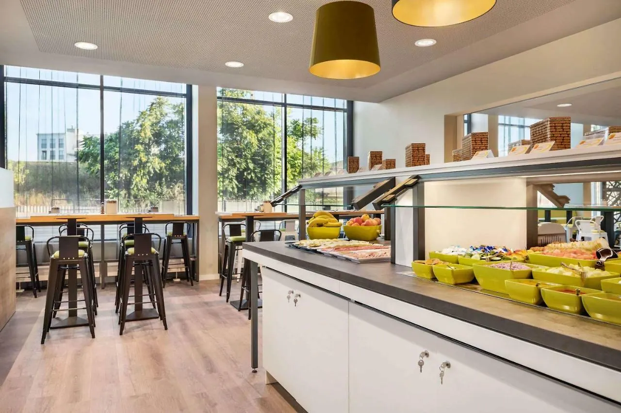 Super 8 By Wyndham Dresden Hotel Germany